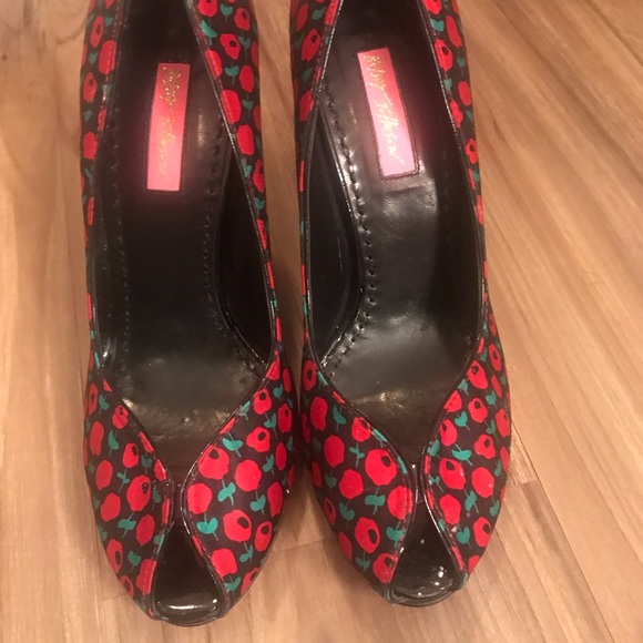 Shoes - Picture 2 of 3